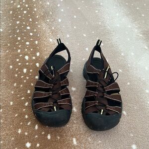 Keen closed toe water hike shoe